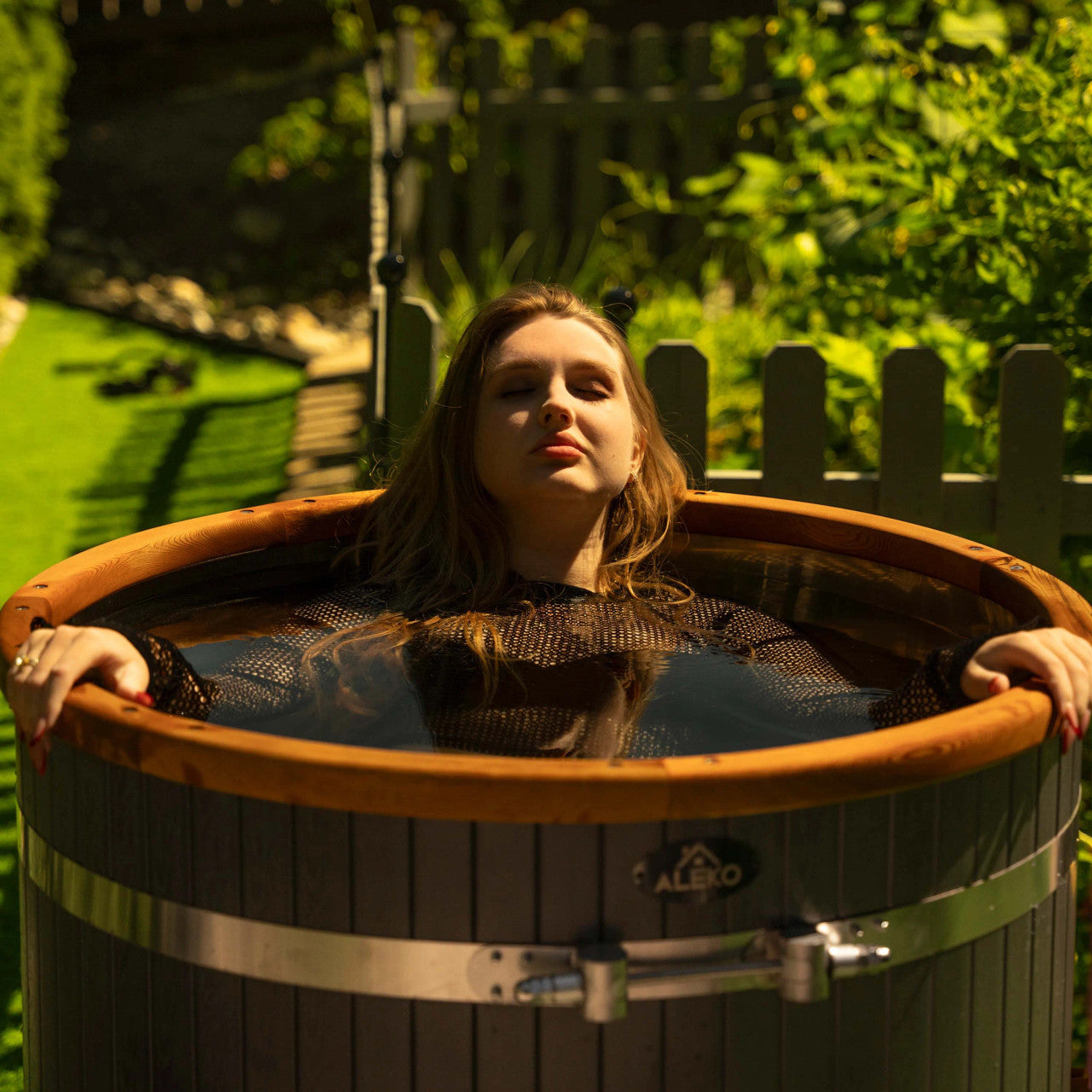 ALEKO Outdoor Wooden Ice Bath & Cold Plunge Tub